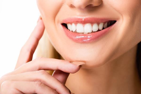 Veneers vs. Crowns vs. Bonding: Pros, Cons & Longevity
